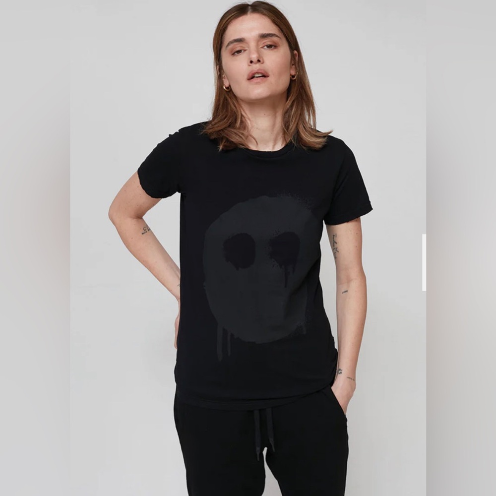 Nununu women’s melting mask T shirt in black